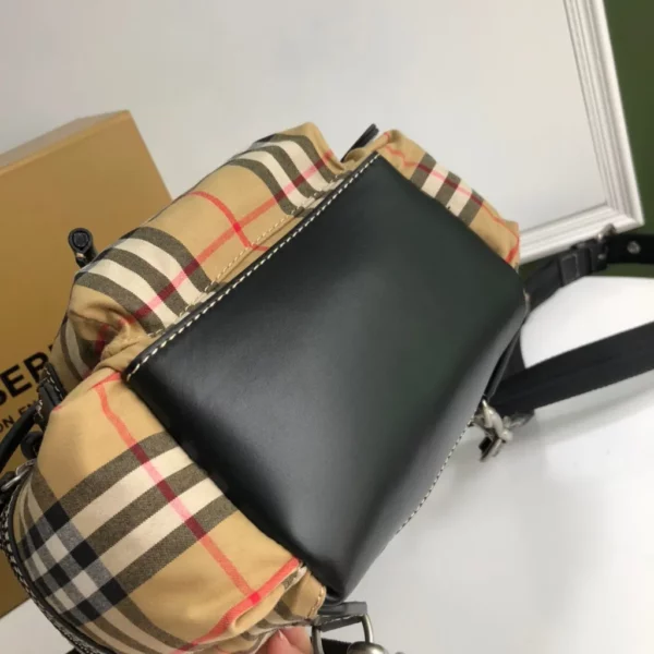 Burberry bag - rep bags