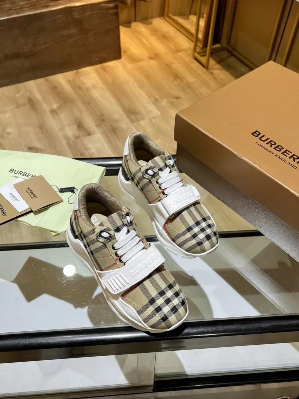 Burberry shoes - Replica shoes