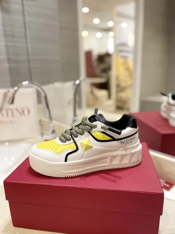 Valentino shoes - Replica shoes