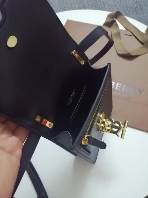 Burberry bag - rep bags