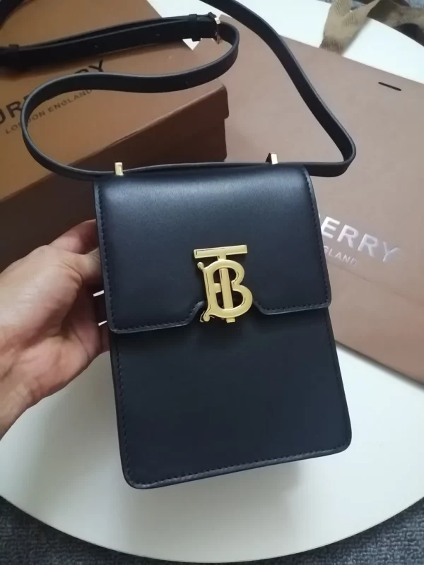 Burberry bag - rep bags