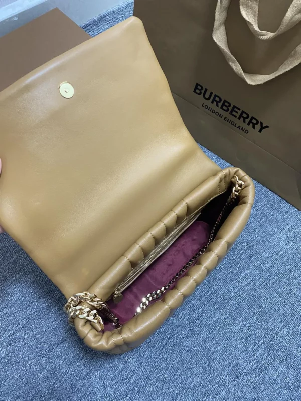 Burberry bag - rep bags