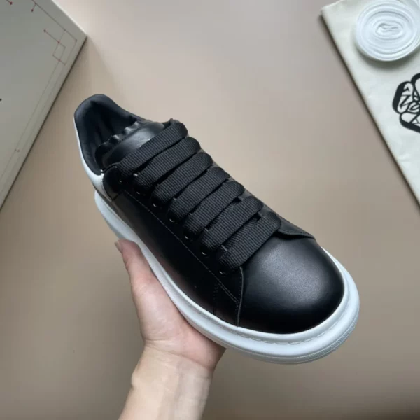 Alexander MCQueen shoes - Replica shoes