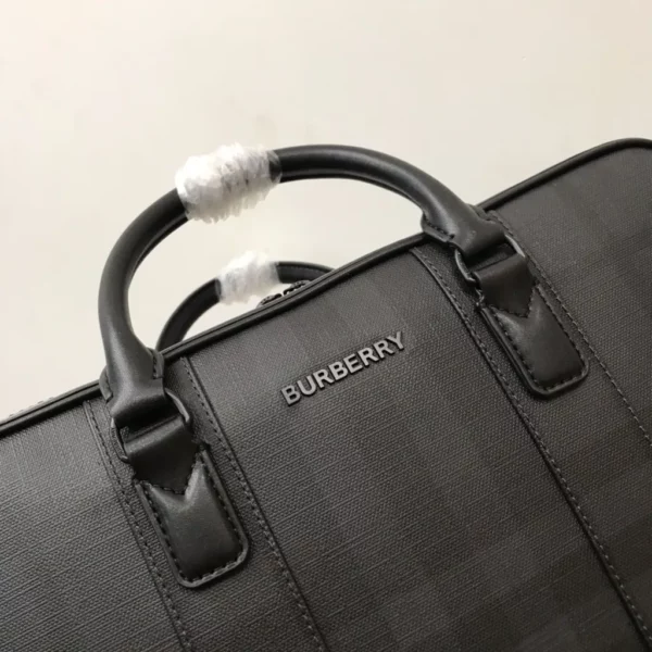 Burberry bag - rep bags