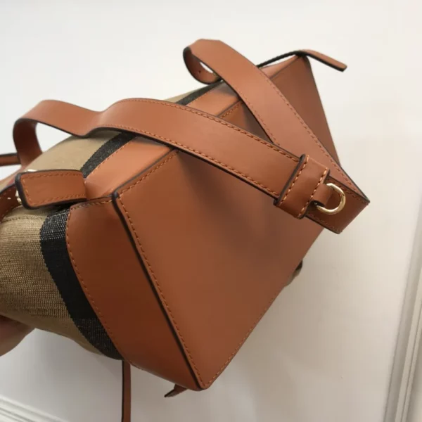 Burberry bag - rep bags