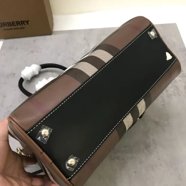 Burberry bag - rep bags