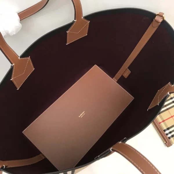 Burberry bag - rep bags