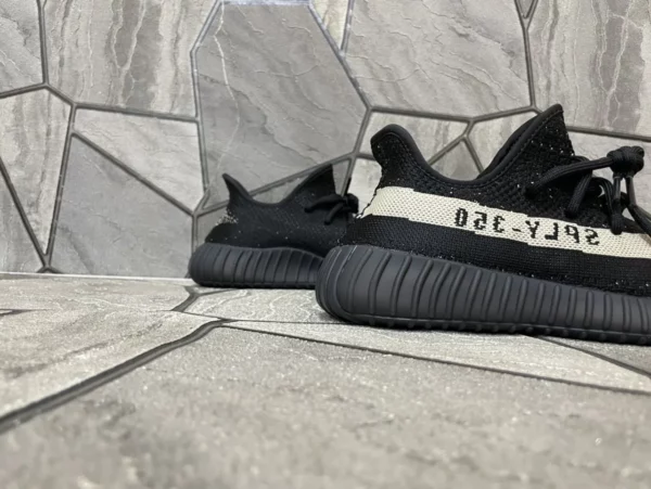 Yeezy shoes - Replica shoes