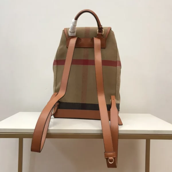 Burberry bag - rep bags