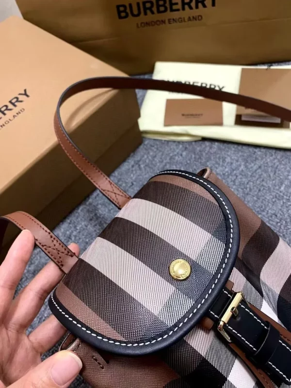 Burberry bag - rep bags