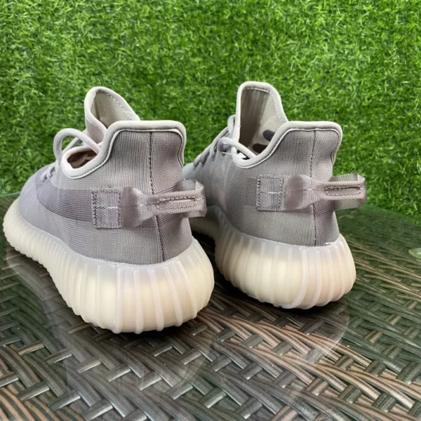 Yeezy shoes - rep shoes