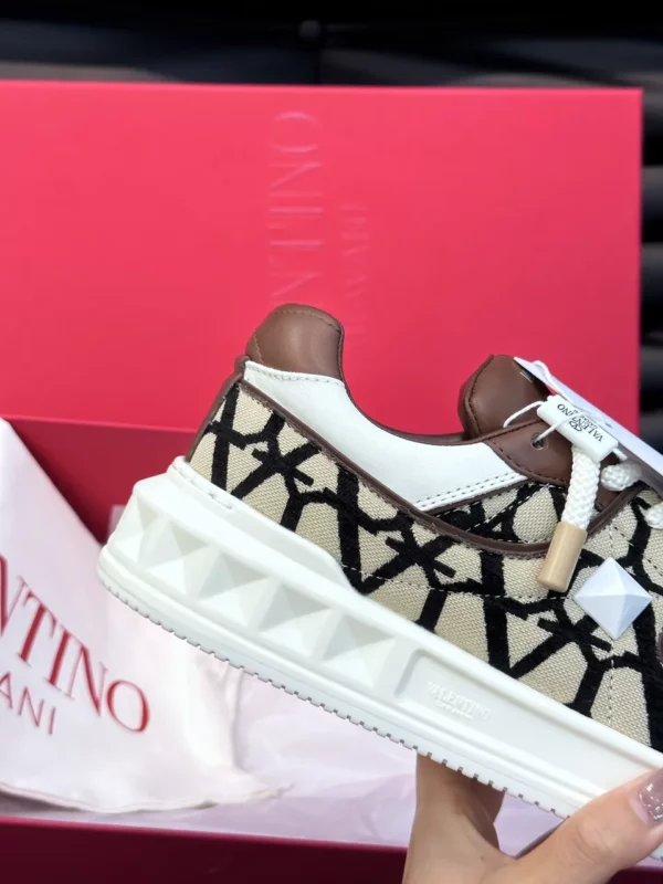 Valentino shoes - Replica shoes