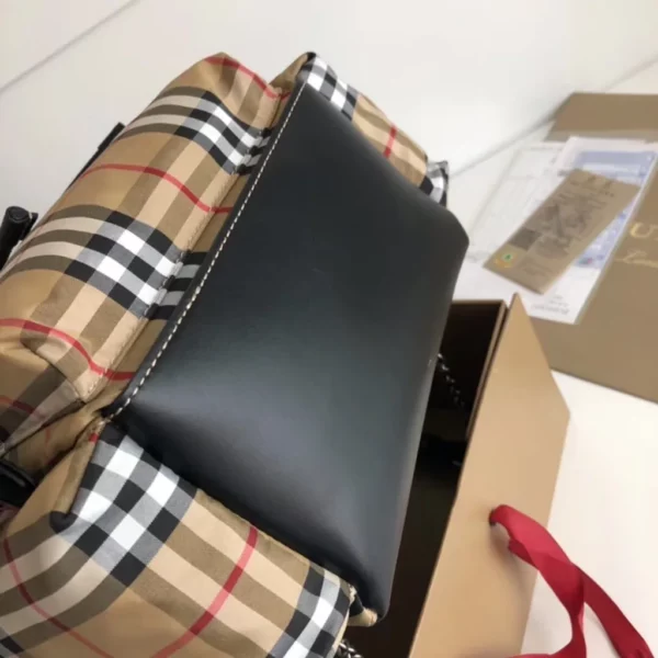 Burberry bag - rep bags