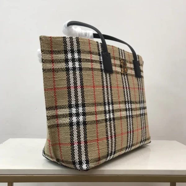 Burberry bag - rep bags