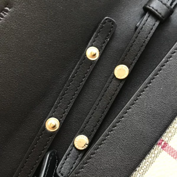 Burberry bag - rep bags