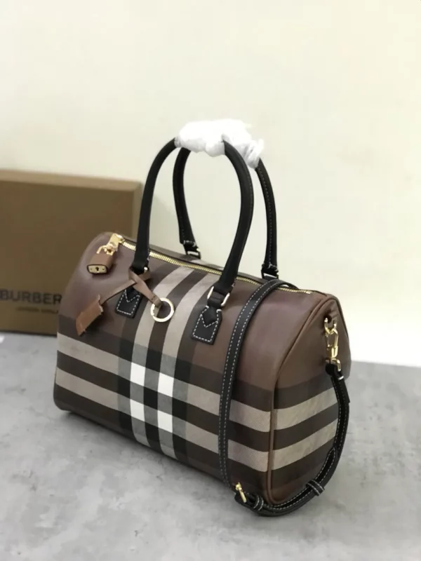 Burberry bag - rep bags