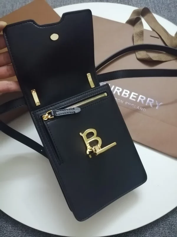 Burberry bag - rep bags