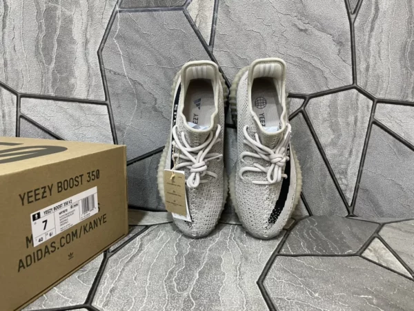 Yeezy shoes - Replica shoes