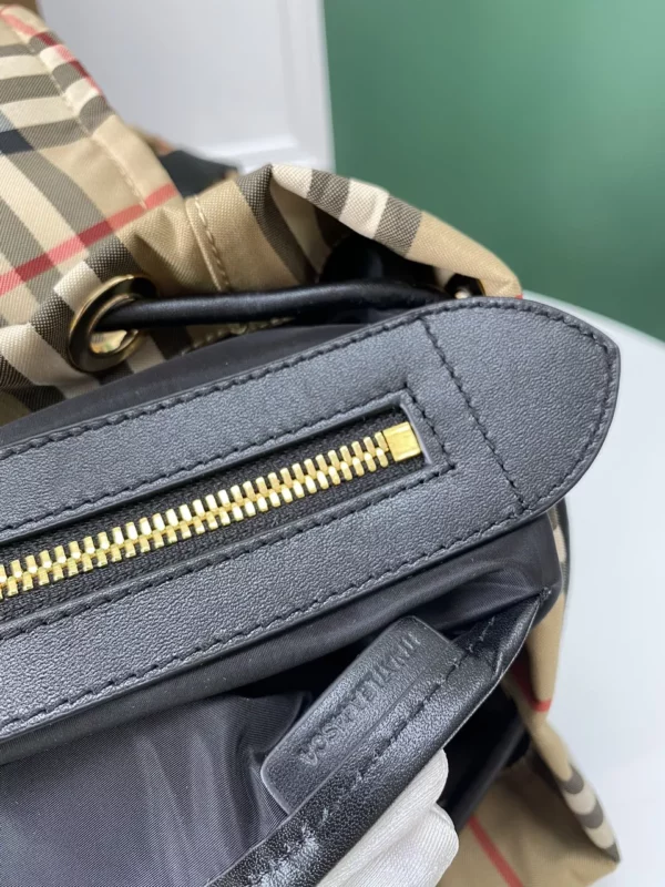 Burberry bag - rep bags