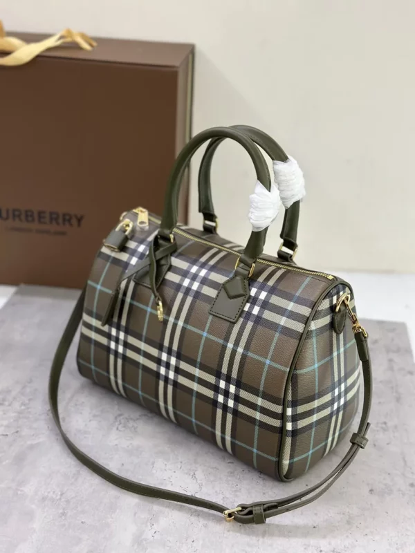 Burberry bag - rep bags