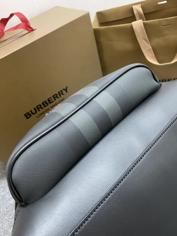 Burberry bag - rep bags