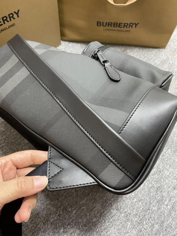 Burberry bag - rep bags