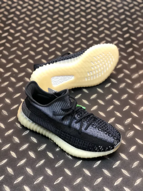 Yeezy shoes - rep shoes