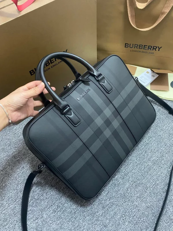 Burberry bag - rep bags