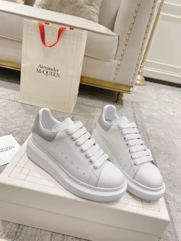 Alexander MCQueen shoes - Replica shoes