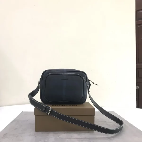 Burberry bag - rep bags