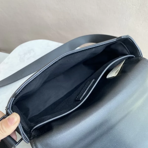 Burberry bag - rep bags