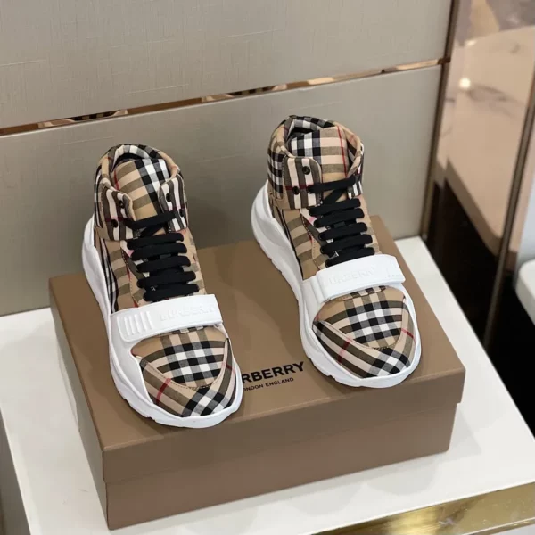 Burberry shoes - Replica shoes