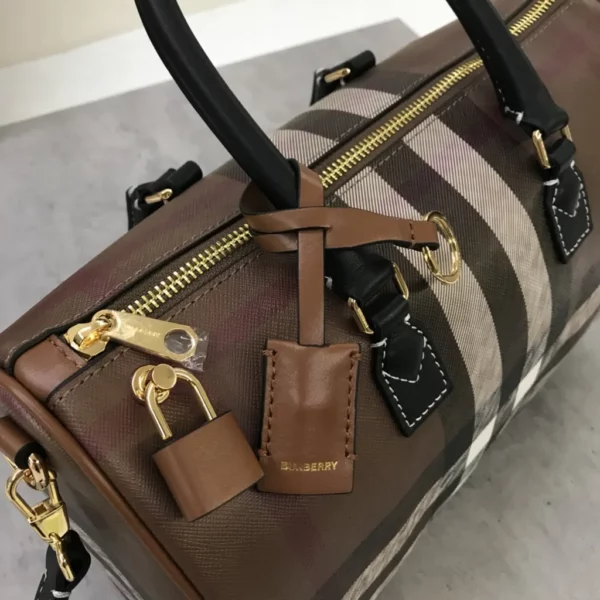 Burberry bag - rep bags