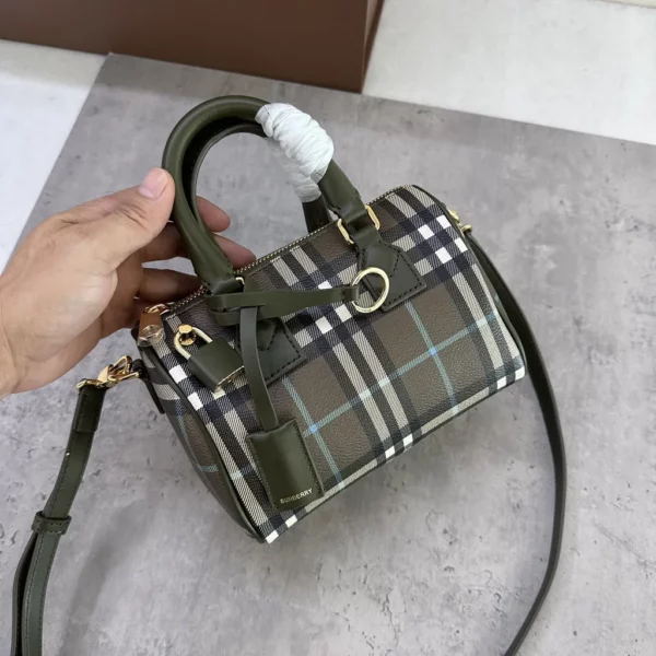 Burberry bag - rep bags