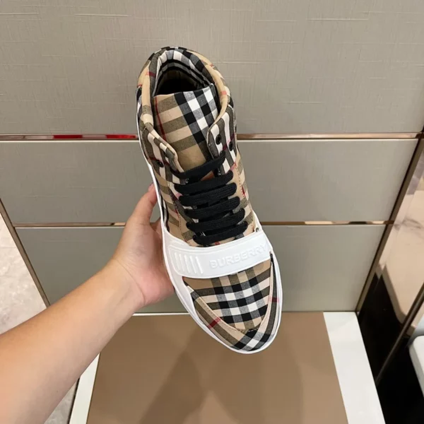 Burberry shoes - Replica shoes