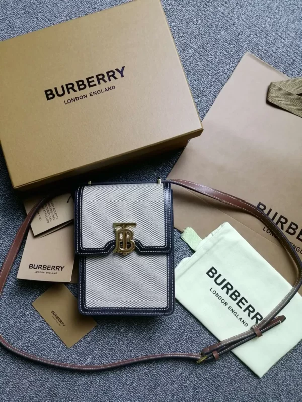 Burberry bag - rep bags