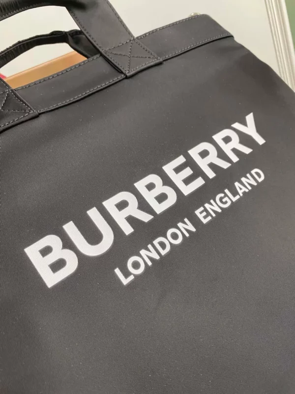 Burberry bag - rep bags