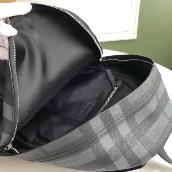 Burberry bag - rep bags