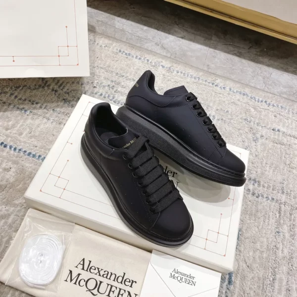 Alexander MCQueen shoes - Replica shoes