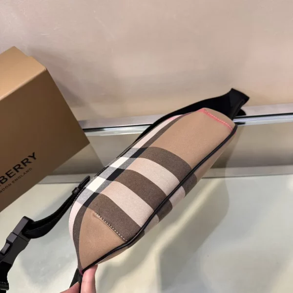 Burberry bag - rep bags