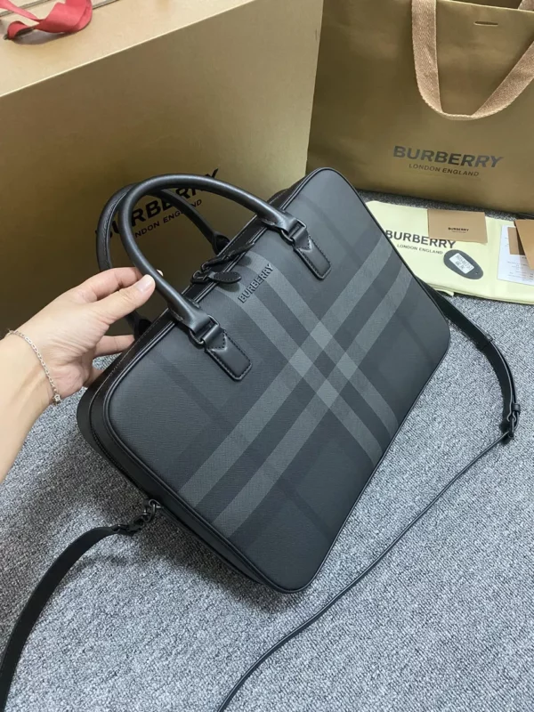 Burberry bag - rep bags