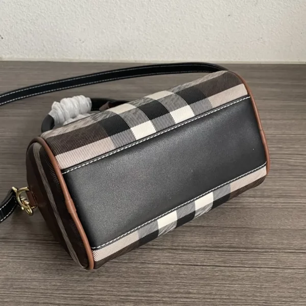 Burberry bag - rep bags