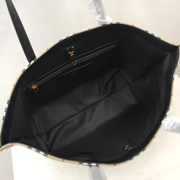 Burberry bag - rep bags