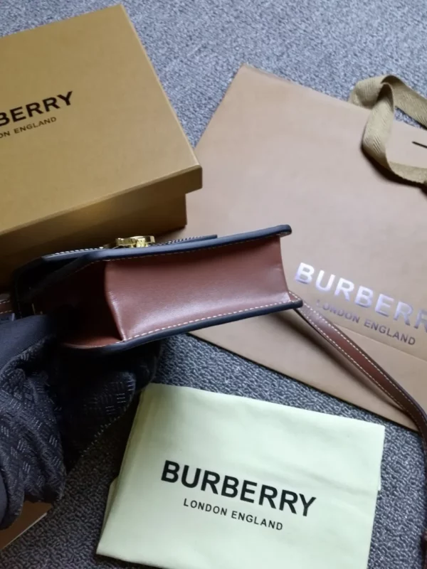 Burberry bag - rep bags