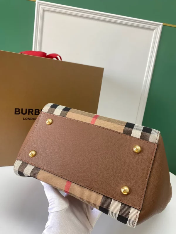 Burberry bag - rep bags