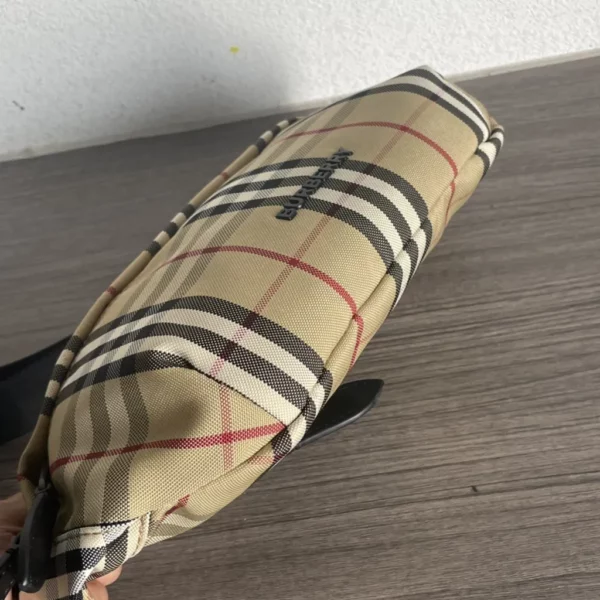 Burberry bag - rep bags