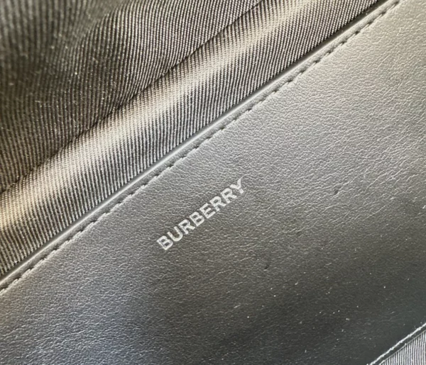 Burberry bag - rep bags