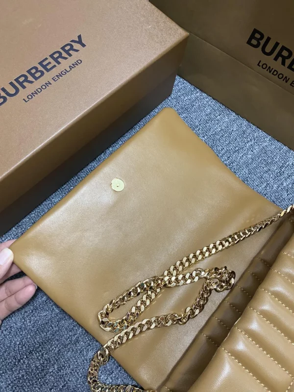 Burberry bag - rep bags