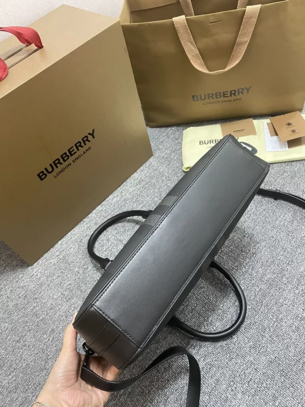 Burberry bag - rep bags