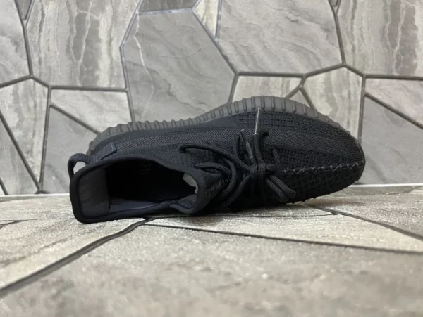 Yeezy shoes - rep shoes